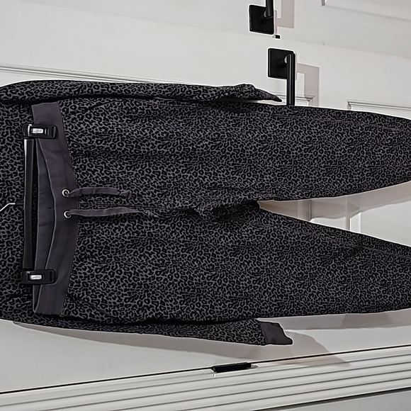 J. Crew Size Medium Leopard Print Sweatshirt and Sweatpants Bundle - like new - Picture 9 of 11